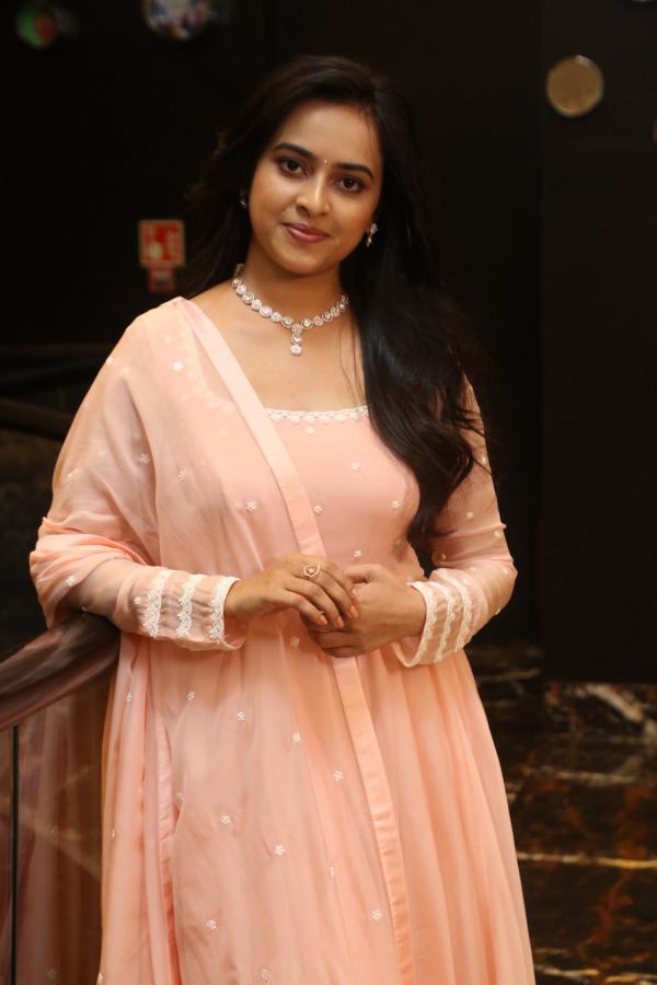 sri-divya-stills-2-7.jpg