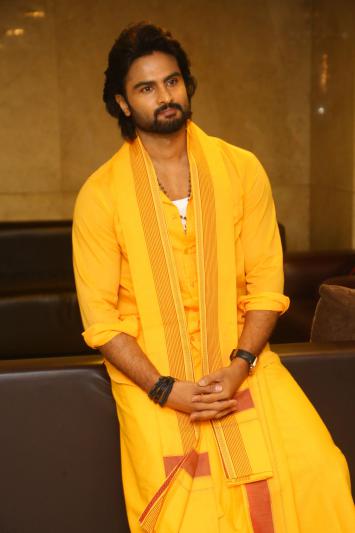sudheer-babu-stills-4-10.jpg