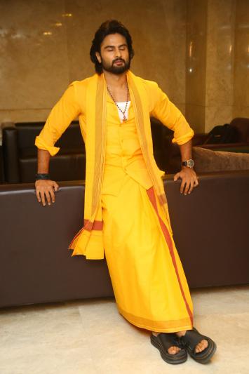 sudheer-babu-stills-4-11.jpg