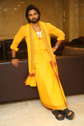 sudheer-babu-stills-4-12.jpg