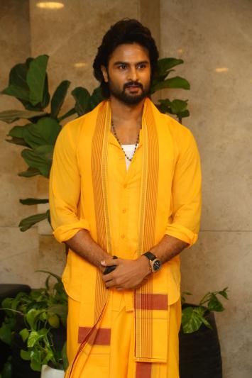 sudheer-babu-stills-4-4.jpg