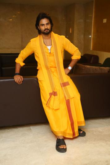 sudheer-babu-stills-4-7.jpg