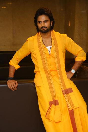sudheer-babu-stills-4-8.jpg