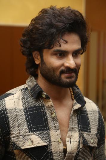 sudheer-babu-stills-5-10.jpg