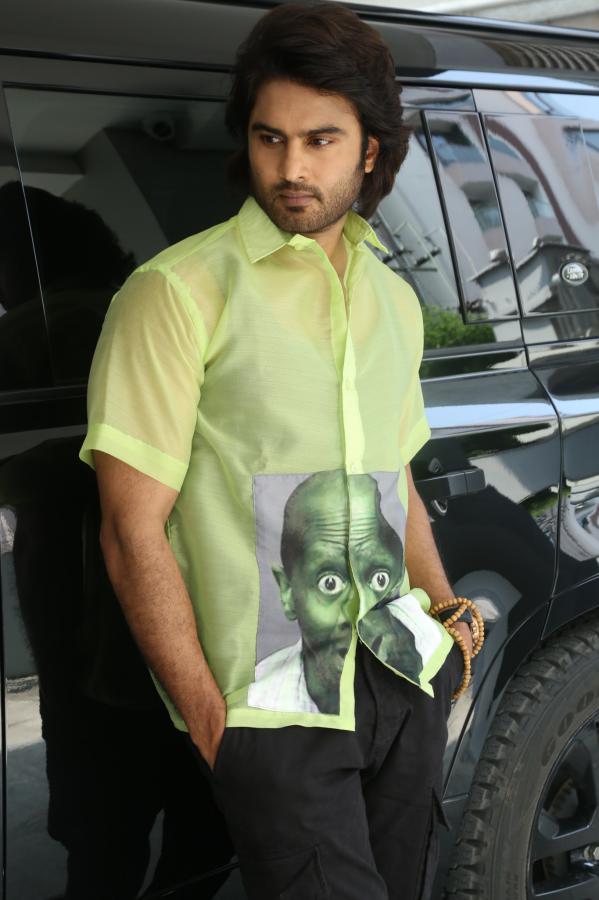 sudheer-babu-stills-6-2.jpg