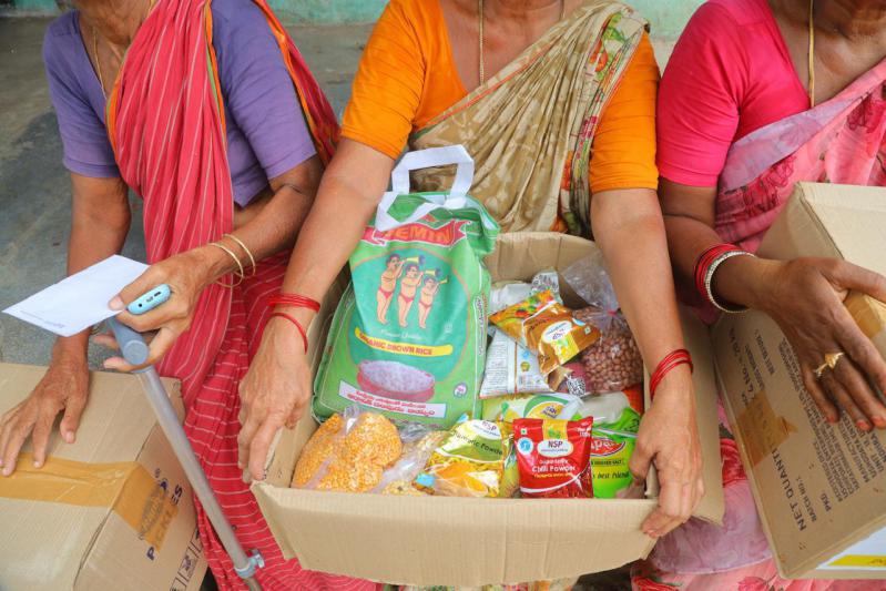 tana-distribution-of-essential-items-to-the-flood-victims-3.jpg