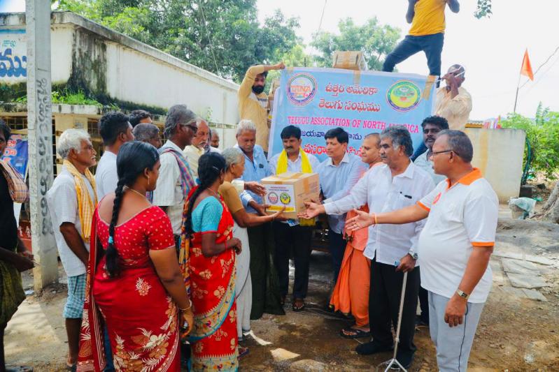 tana-distribution-of-essential-items-to-the-flood-victims-4.jpg