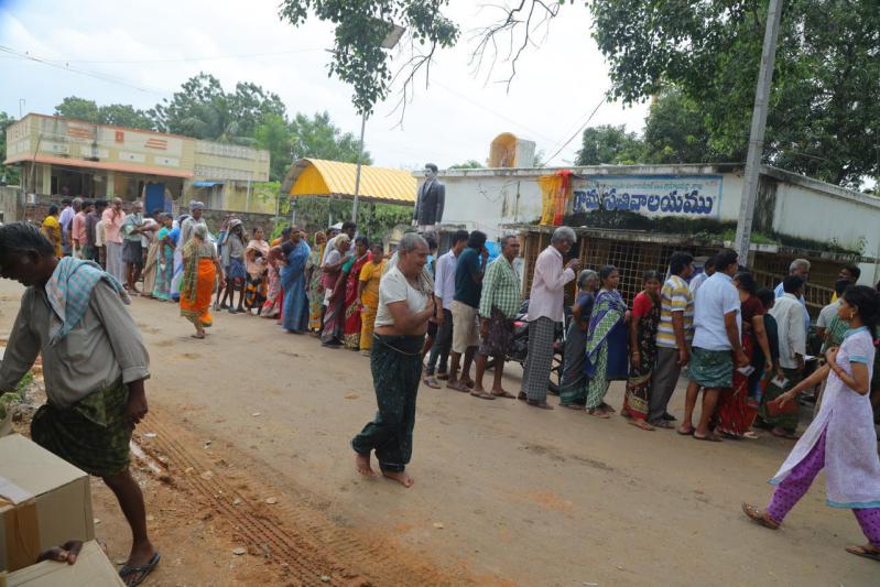 tana-distribution-of-essential-items-to-the-flood-victims-5.jpg