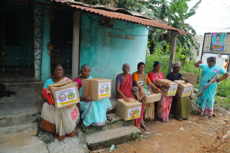 tana-distribution-of-essential-items-to-the-flood-victims-6.jpg