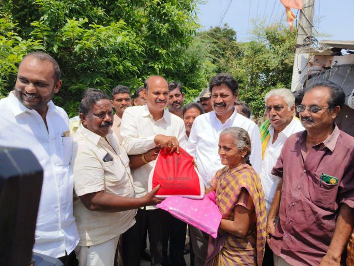 tana-foundation-distribution-rice-bags-in-vij-13-sept-2024-3.jpg