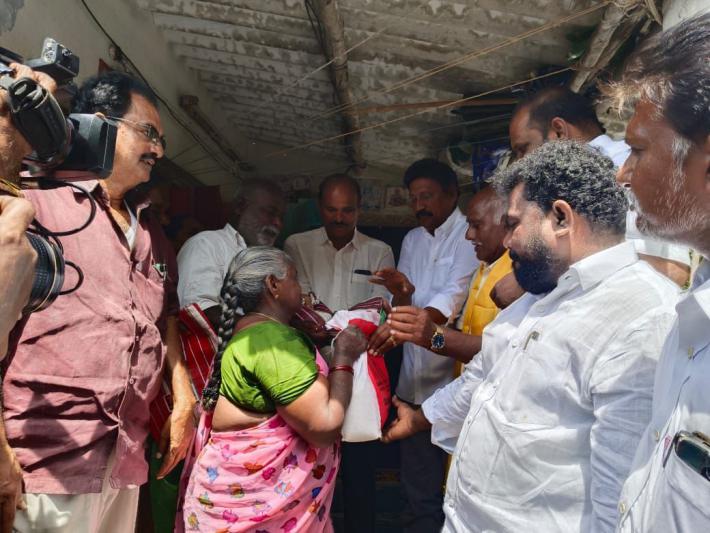 tana-foundation-distribution-rice-bags-in-vij-13-sept-2024-7.jpg