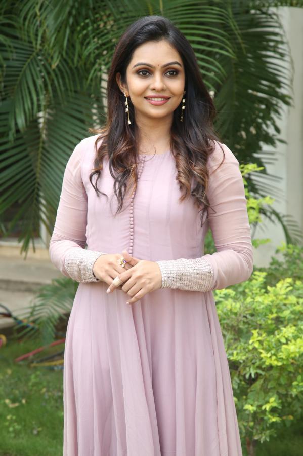 Tanveer Stills