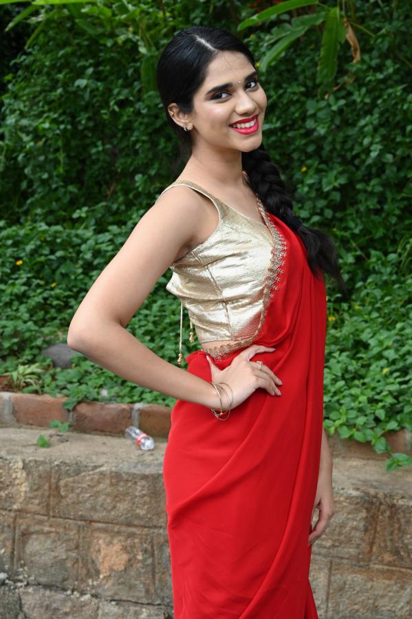 tanvi-akaanksha-stills-10.jpg