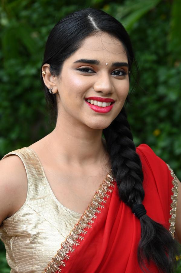 tanvi-akaanksha-stills-11.jpg