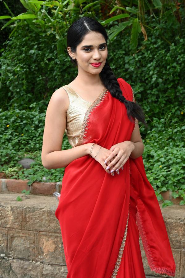 tanvi-akaanksha-stills-2.jpg