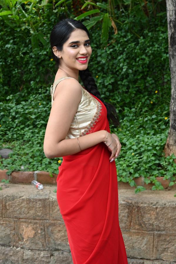 tanvi-akaanksha-stills-3.jpg