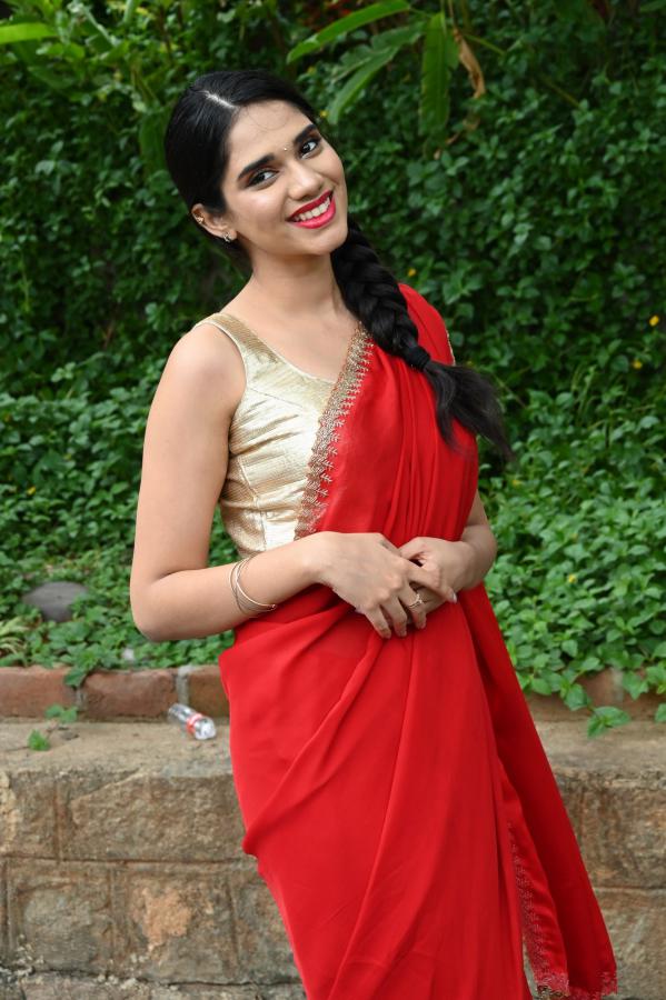 tanvi-akaanksha-stills-5.jpg
