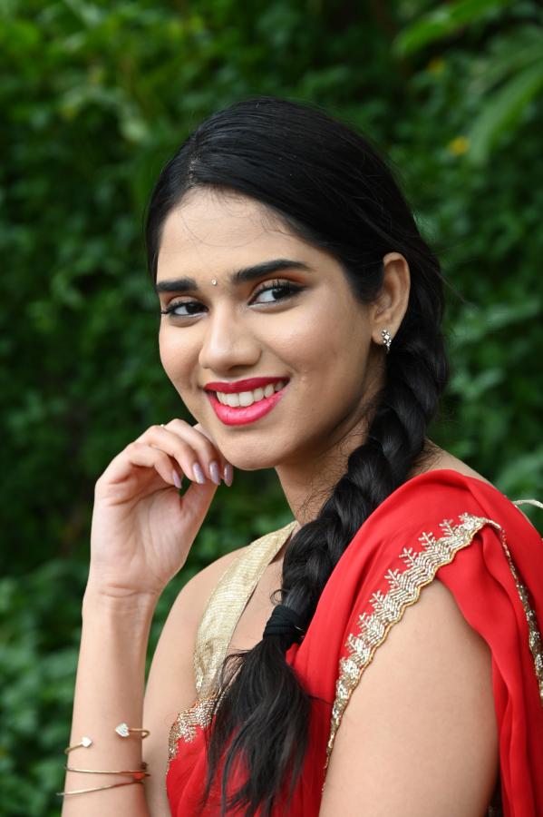 tanvi-akaanksha-stills-6.jpg