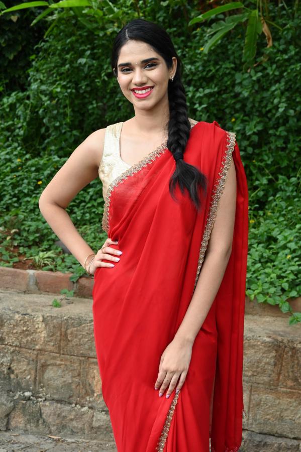 tanvi-akaanksha-stills-9.jpg