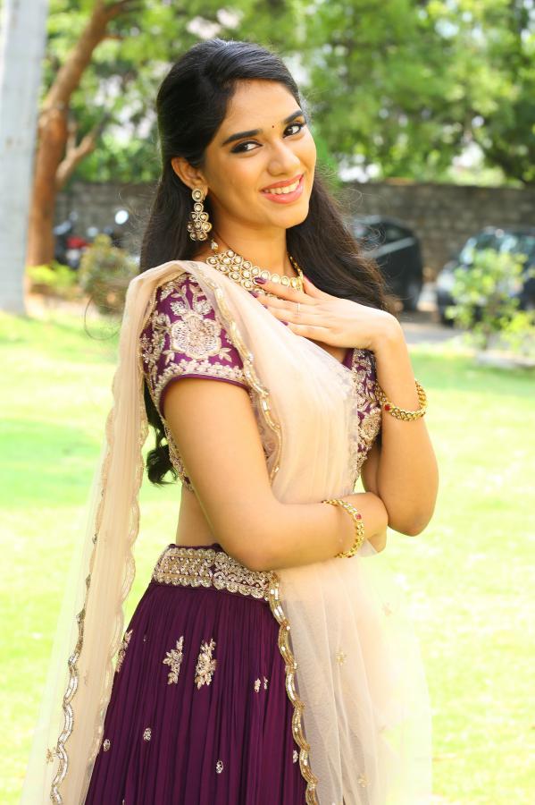 tanvi-akanksha-stills-11.jpg