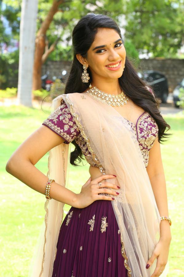 tanvi-akanksha-stills-12.jpg