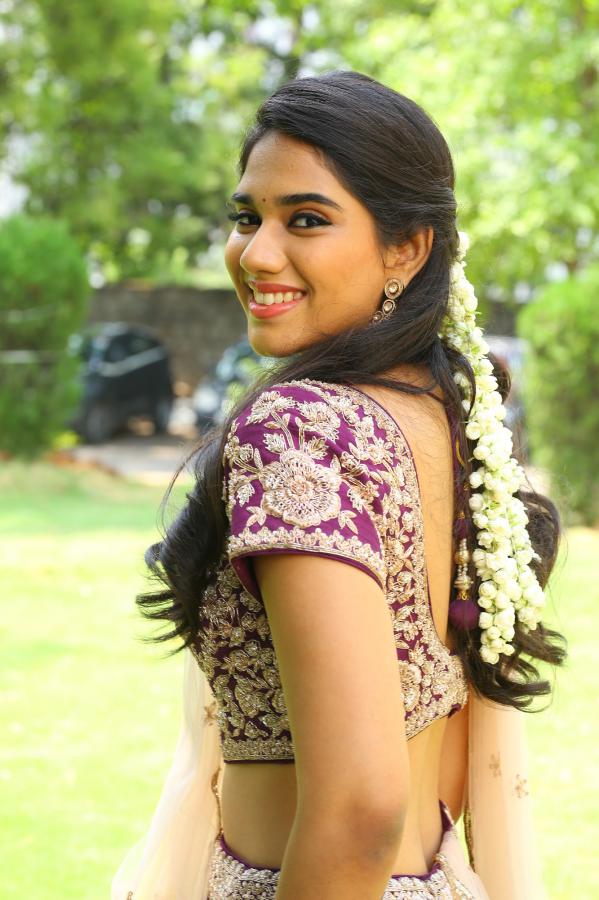 tanvi-akanksha-stills-15.jpg