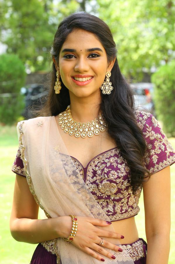 tanvi-akanksha-stills-17.jpg