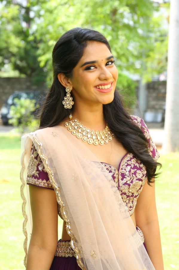 tanvi-akanksha-stills-18.jpg
