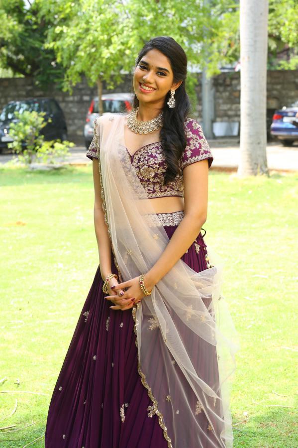 tanvi-akanksha-stills-2.jpg