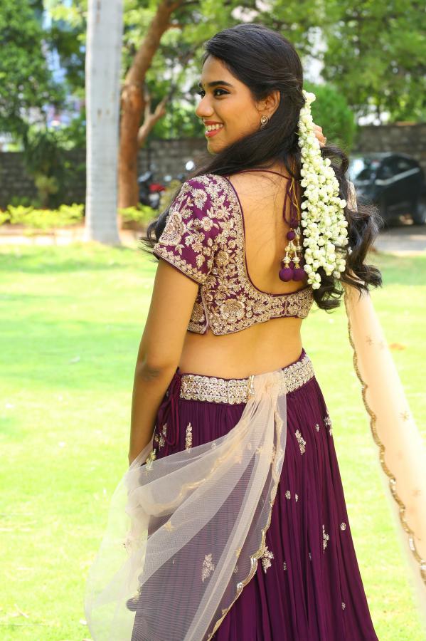 tanvi-akanksha-stills-3.jpg