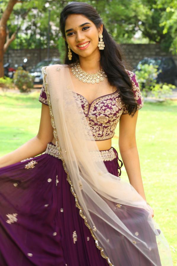 tanvi-akanksha-stills-5.jpg