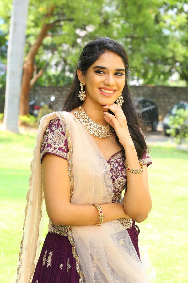 tanvi-akanksha-stills-9.jpg