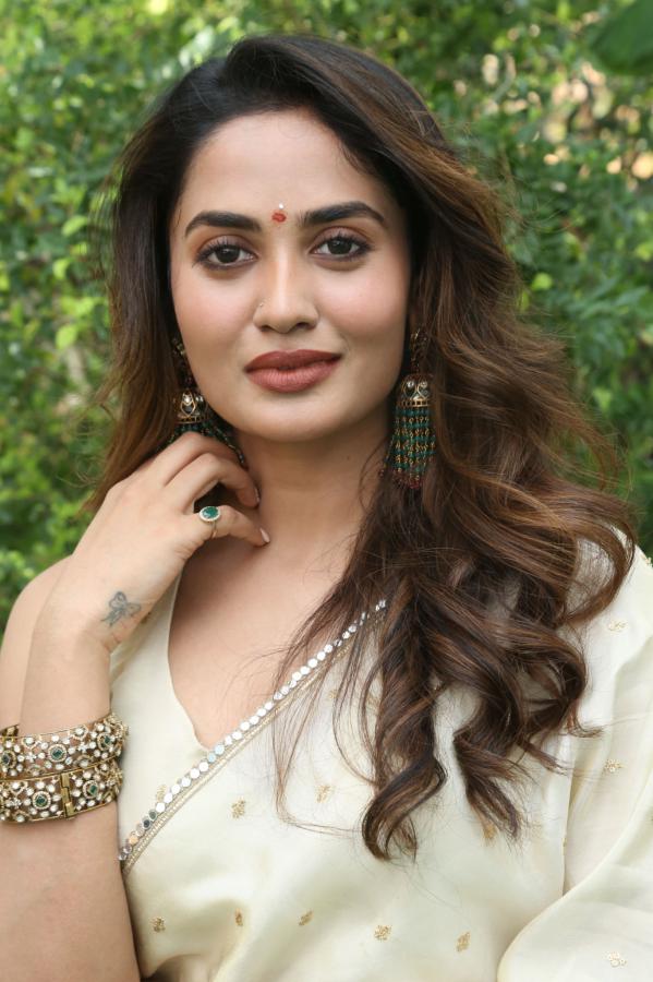 teju-aswini-stills-11.jpg