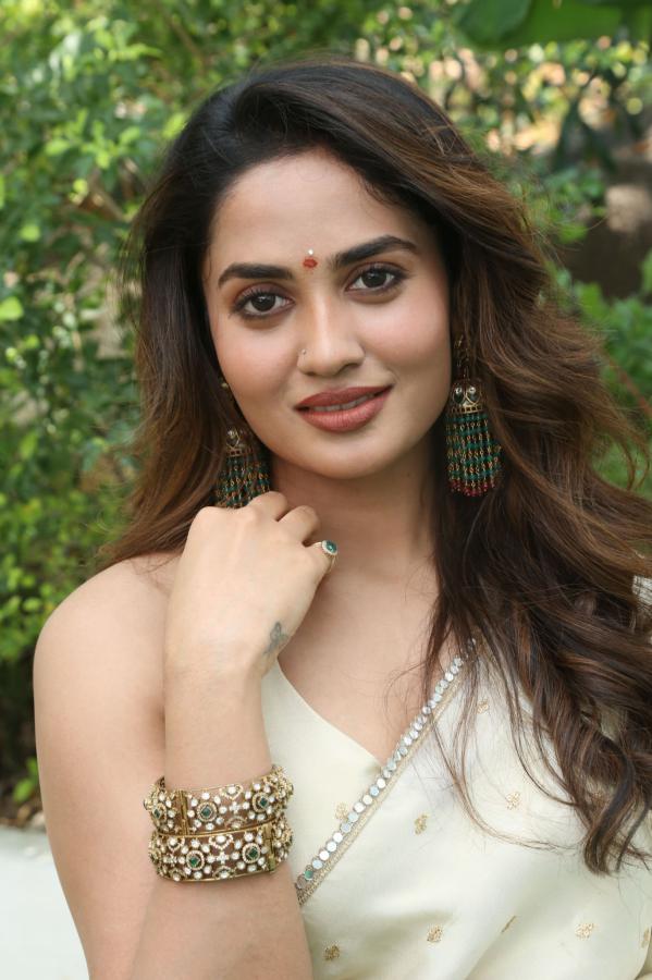 teju-aswini-stills-12.jpg