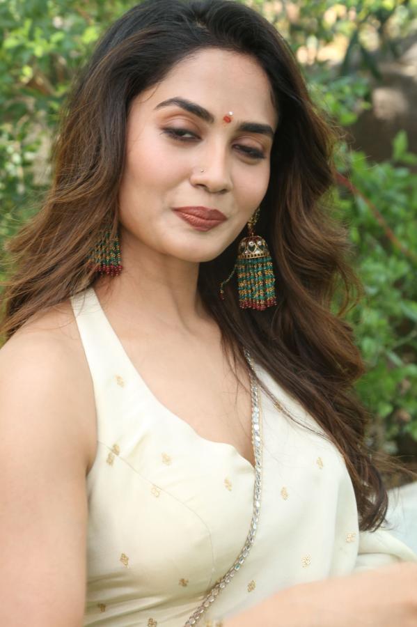 teju-aswini-stills-13.jpg