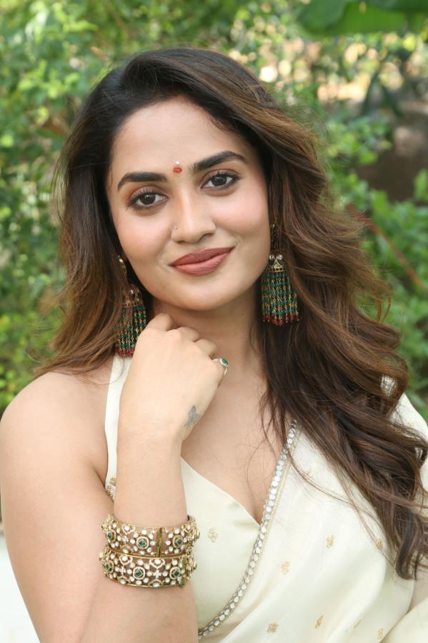 teju-aswini-stills-16.jpg