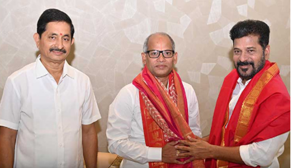 Revanth Reddy: సీఎం రేవంత్‌ రెడ్డితో టీటీడీ అడిషనల్‌ ఈవో భేటీ