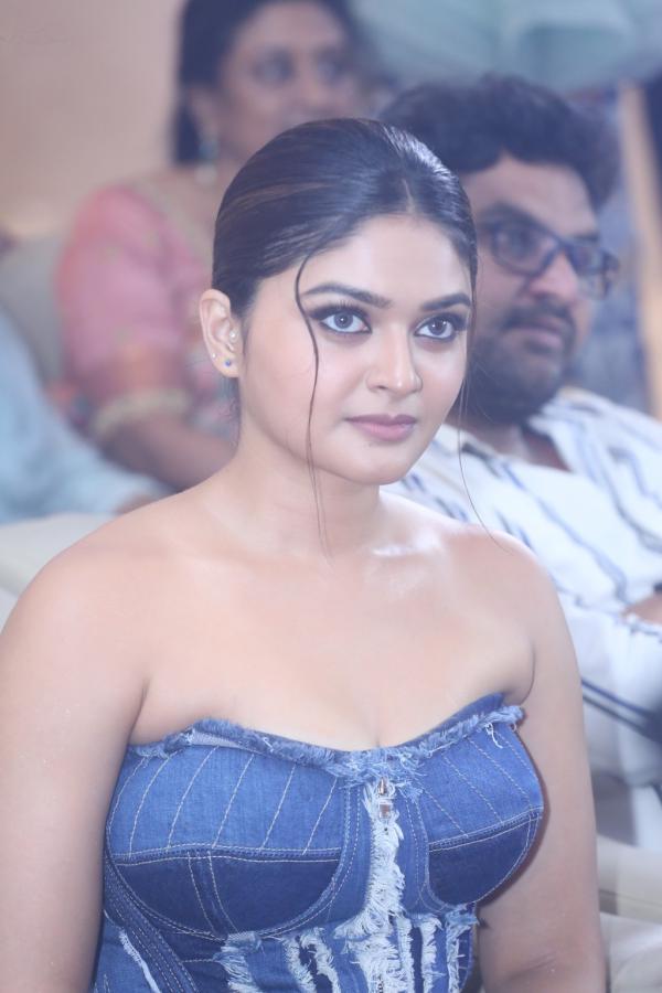 vaibhavi-shandilya-stills-4.jpg