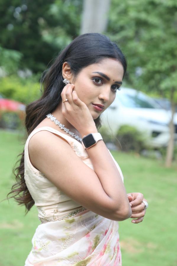 vaishali-raj-stills-18.jpg