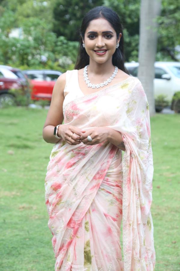 vaishali-raj-stills-4.jpg