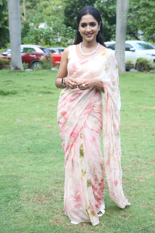 vaishali-raj-stills-5.jpg