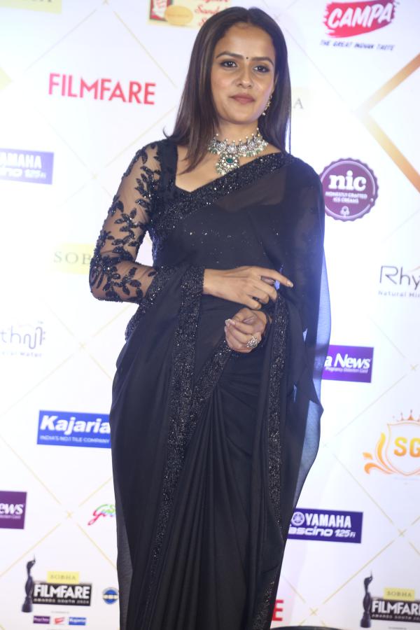 vaishnavi-chaitanya-at-filmfare-awards-15.jpg