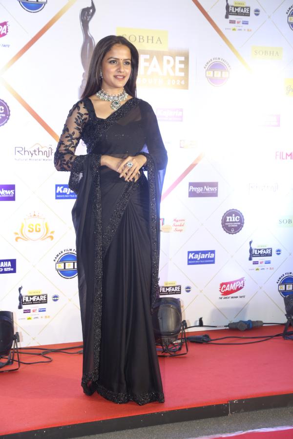 vaishnavi-chaitanya-at-filmfare-awards-2.jpg