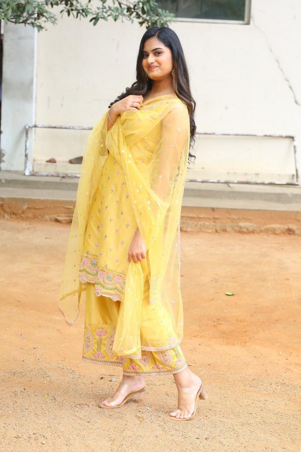 vaishnavi-krishnamurthy-stills-18.jpg