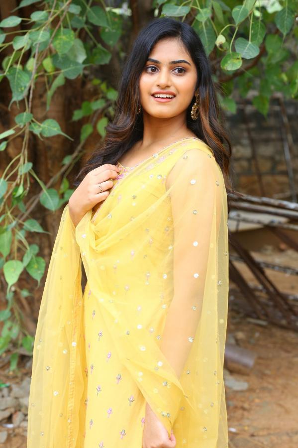 vaishnavi-krishnamurthy-stills-2.jpg