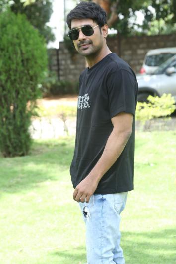 varun-sandesh-stills-3-4.jpg