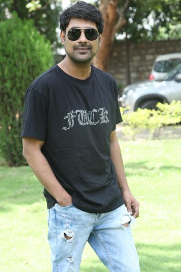 varun-sandesh-stills-3-5.jpg
