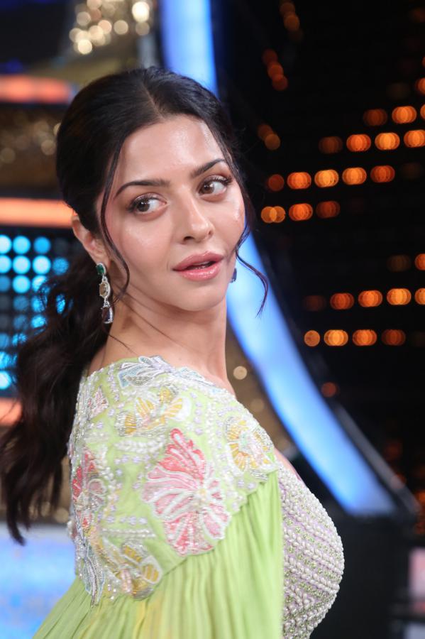 vedhika-stills-2-22.jpg