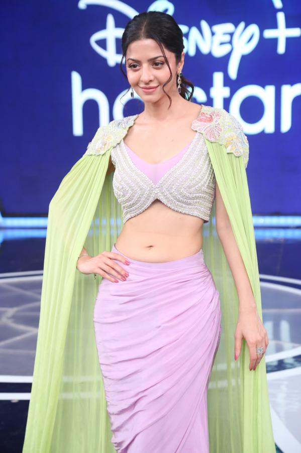 vedhika-stills-2-3.jpg
