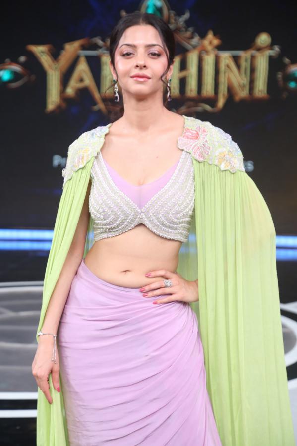 vedhika-stills-2-5.jpg
